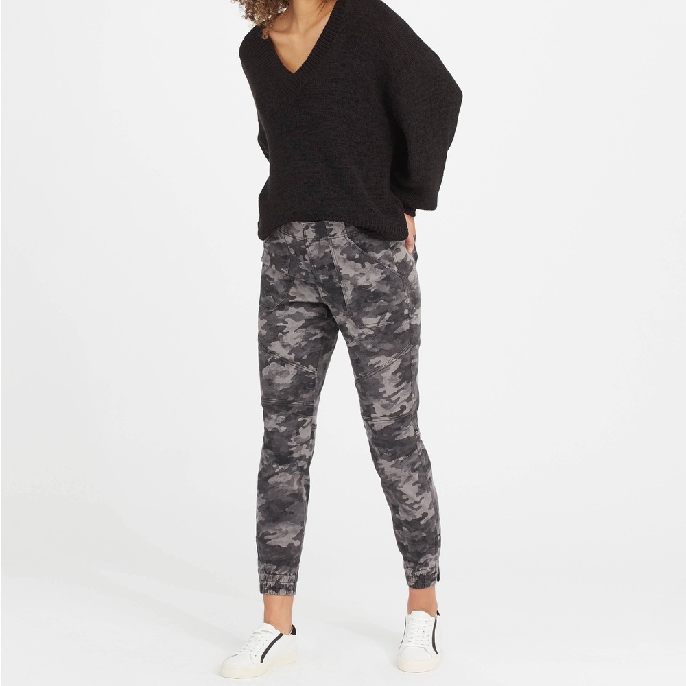 Spanx Stretch Twill Cargo Jogger Blackwash Camo Pants 20319R Large NEW army